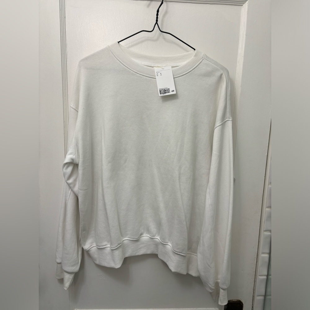 NWT H&M White Crewneck Sweatshirt - Picture 2 of 5